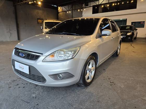 FORD FOCUS 1.6 GLX 8V FLEX 4P MANUAL FORD FOCUS 1.6 GLX 8V FLEX 4P MANUAL